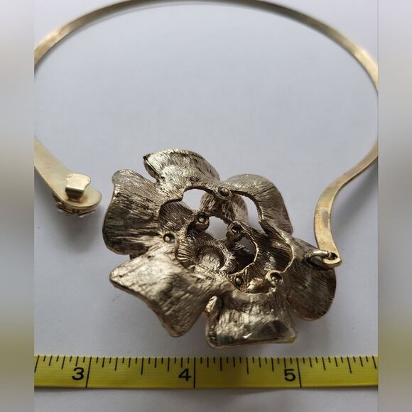 Stunning Classic Necklace and Earring Set NEW Never Worn. - Picture 6 of 15